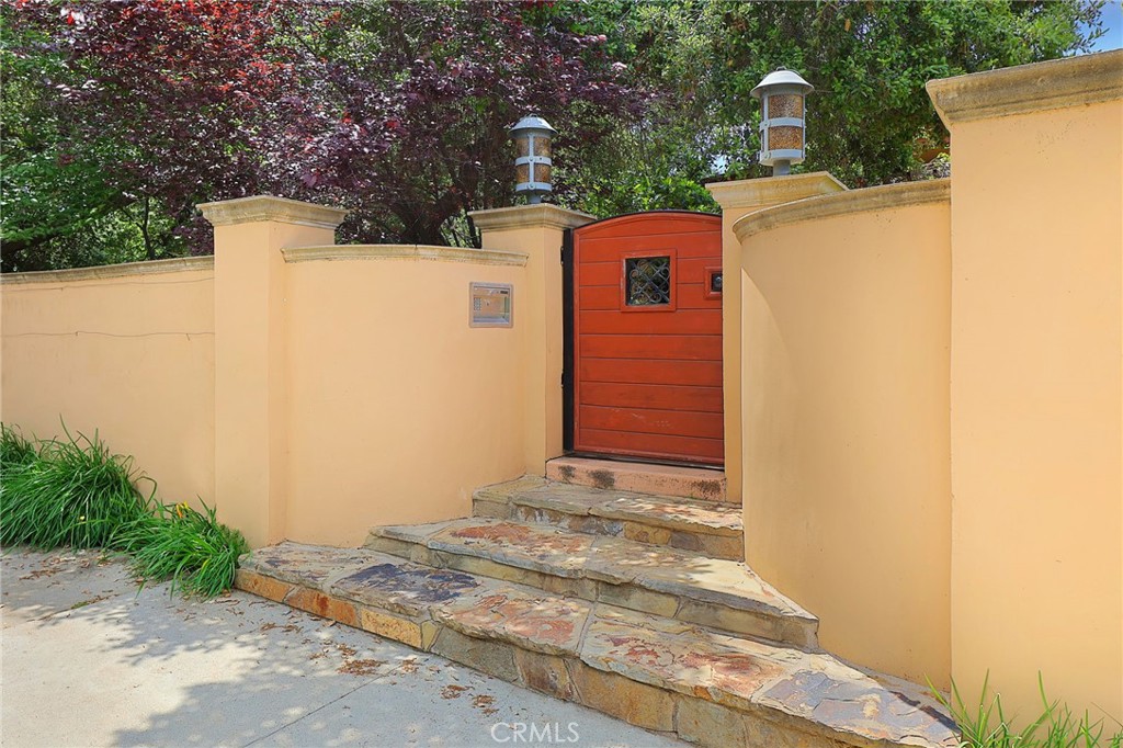 3951 Vanalden Avenue