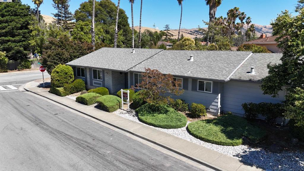 This is the lowest-priced home in the Mission San Jose area for its size and room count. Just a short walk to top-rated Gomes Elementary, Hopkins Junior High, and Mission San Jose High School. Features include dual-pane windows, fresh interior paint, hardwood floors, a private backyard, oversized two-car garage, and central heating and air conditioning. While the home could use some updating, there’s great potential to build equity. Bring the family and enjoy all that the Mission San Jose neighborhood has to offer—near parks, excellent schools, and an easy commute to Silicon Valley
