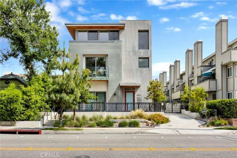 Photo of 941 E California Boulevard #1, Pasadena, CA 91106 (MLS # AR26174943)