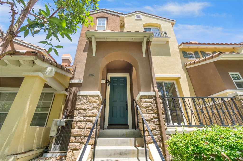 Here is your opportunity to own this newly refreshed and turnkey condo in the Northwood gated community of Collage. This tri-level home features cathedral vaulted ceilings, beautiful hardwood floors, plantation shutters, shades, recessed lighting throughout, custom premium paint, and stainless appliances. Retreat to the top level with two Master suites with ensuite baths. Enjoy the convenience of a direct access 2 car garage. Bask in resort-like living with full sized community pool/spa and 24 hour gated access. Walking distance to award winning Canyon View Elementary School and Northwood High School. Close to parks, hiking/biking trails, shopping, entertainment and restaurants.