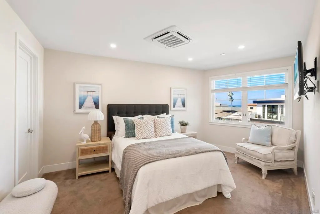 La Jolla, California 92037, United States, ,Residential,Active,241622