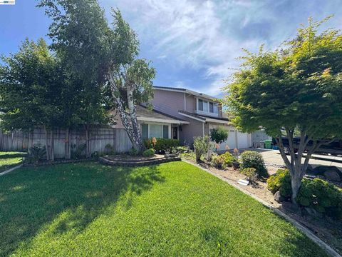 Photo of 32760 Orick St St, Union City, CA 94587 (MLS # 41132231)