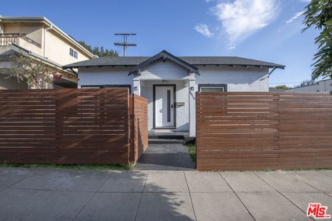 Photo of 4616 Rosewood Avenue, Los Angeles, CA 90004 (MLS # 25621255)