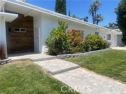 Photo of 7915 Bothwell Road, Reseda, CA 91335 (MLS # SR26069218)