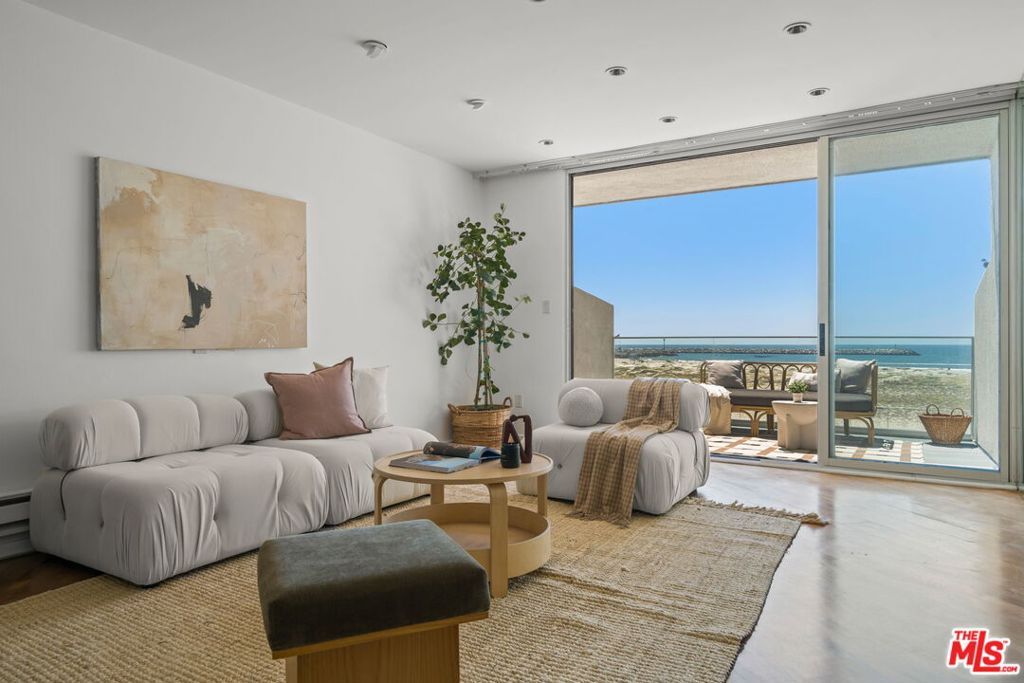 Photo of 6 Voyage Street #204, Marina Del Rey, CA 90292 (MLS # 26638515)