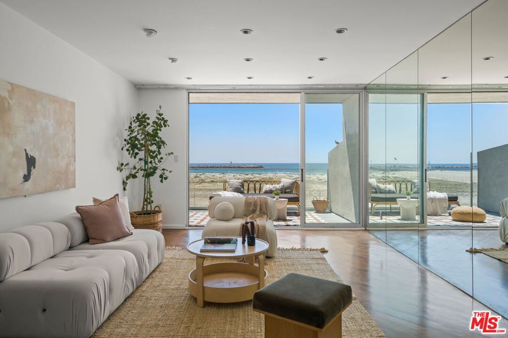 Photo of 6 Voyage Street #204, Marina Del Rey, CA 90292 (MLS # 26638515)