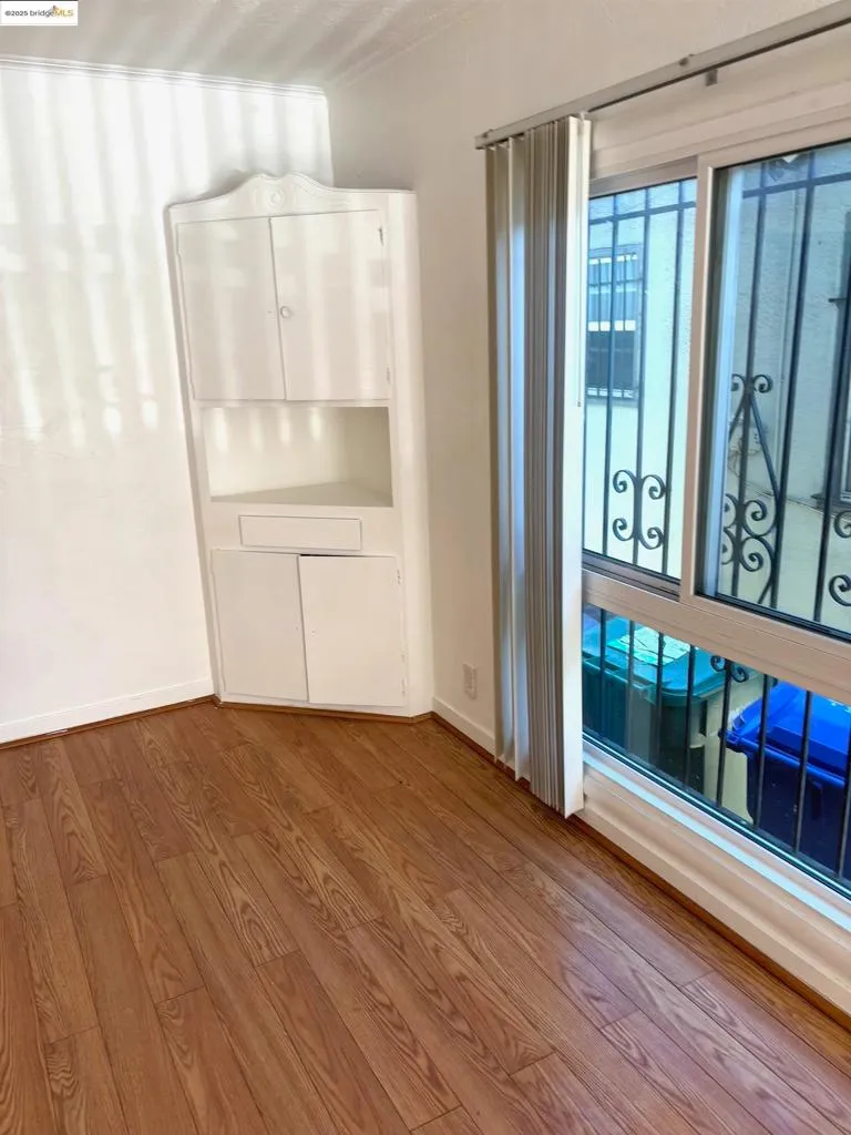 Oakland, California 94605, United States, ,Residential,Active,19238