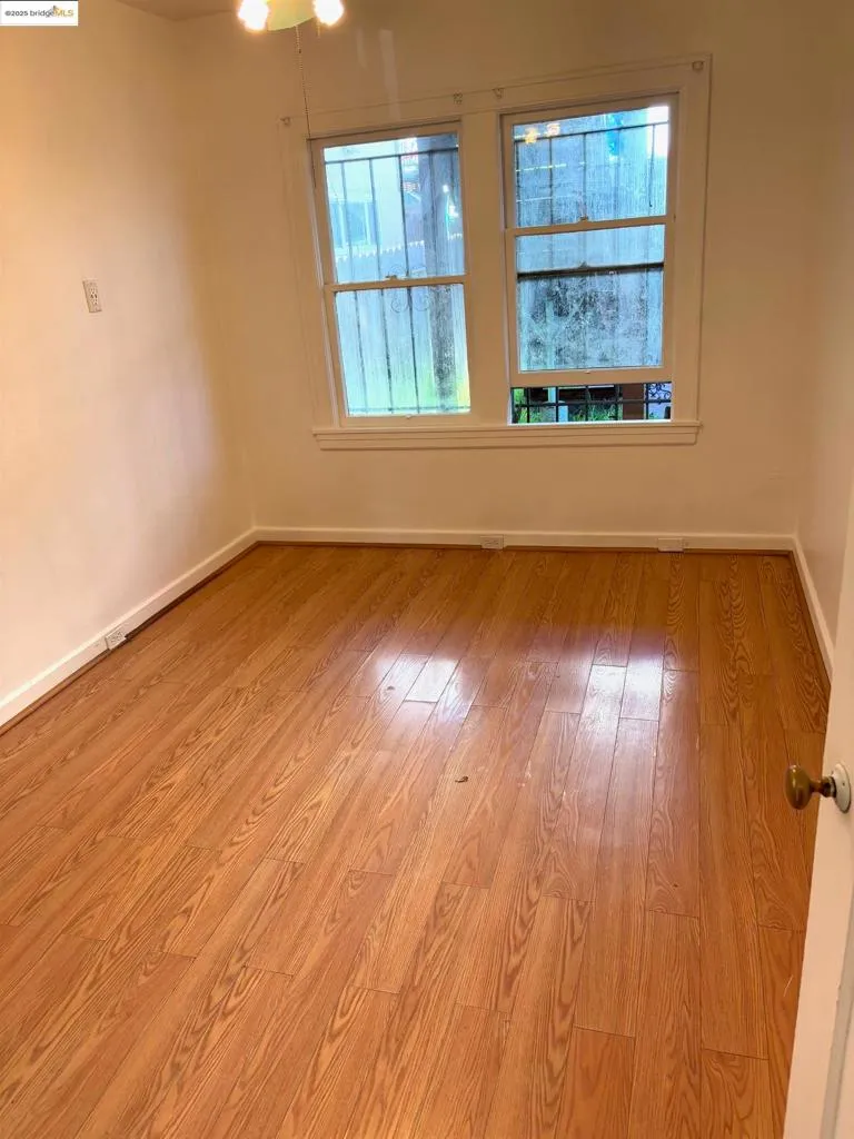 Oakland, California 94605, United States, ,Residential,Active,19238