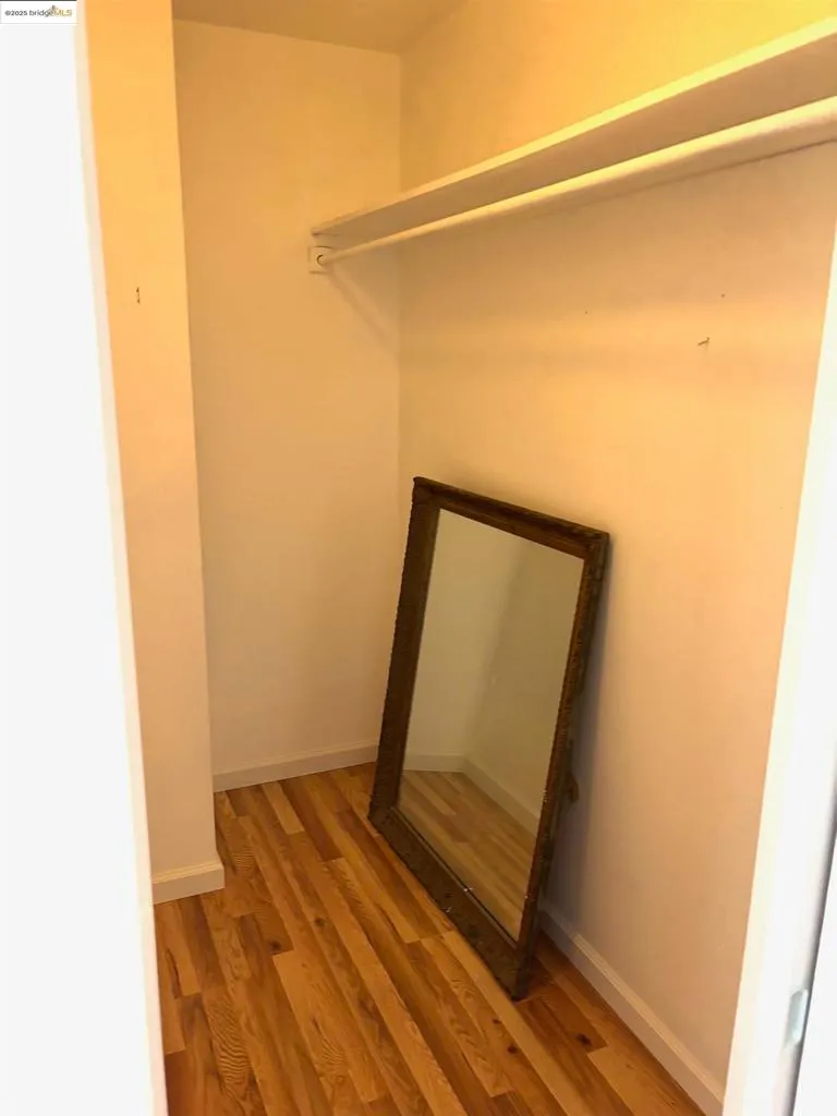 Oakland, California 94605, United States, ,Residential,Active,19238