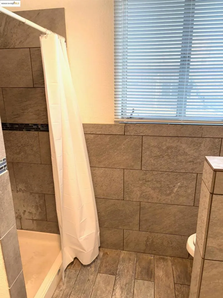 Oakland, California 94605, United States, ,Residential,Active,19238