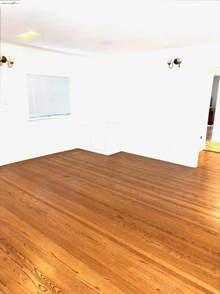 Oakland, California 94605, United States, ,Residential,Active,19238