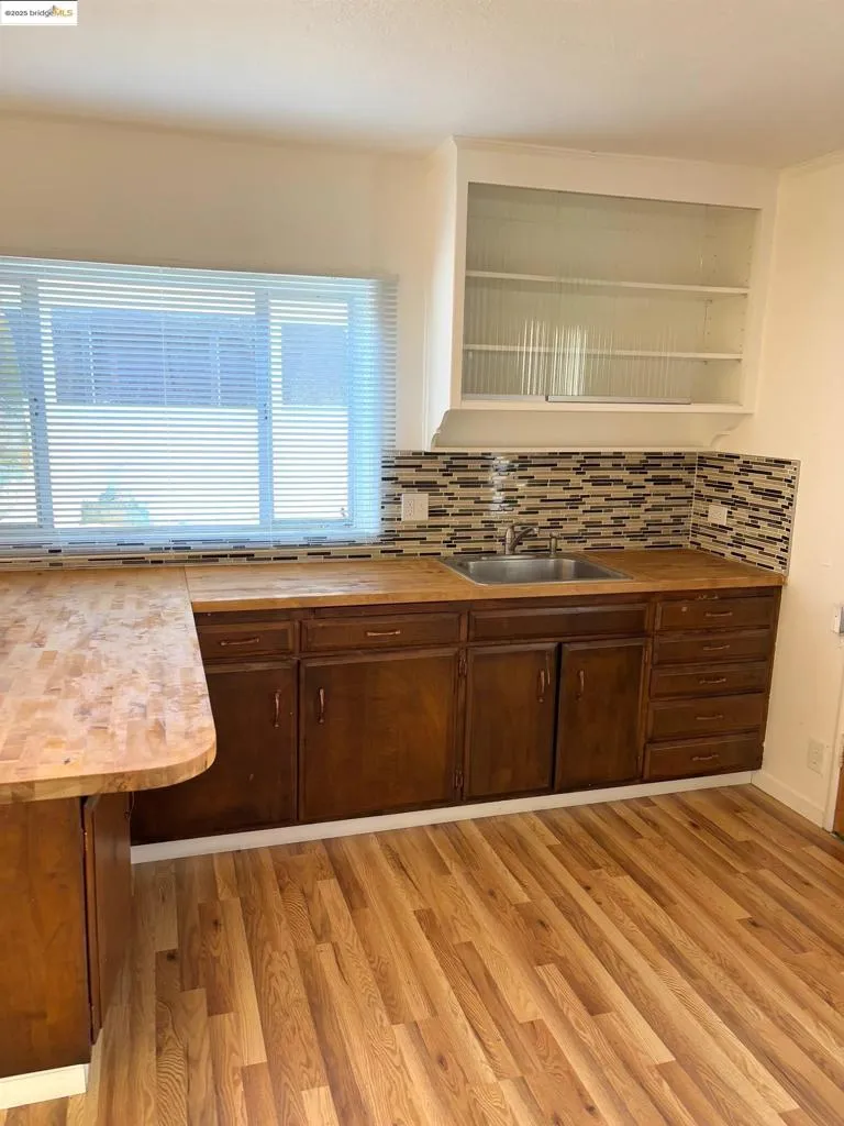 Oakland, California 94605, United States, ,Residential,Active,19238