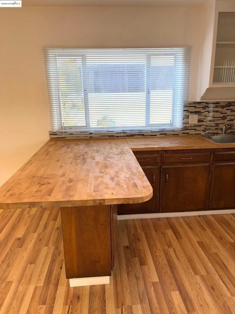 Oakland, California 94605, United States, ,Residential,Active,19238