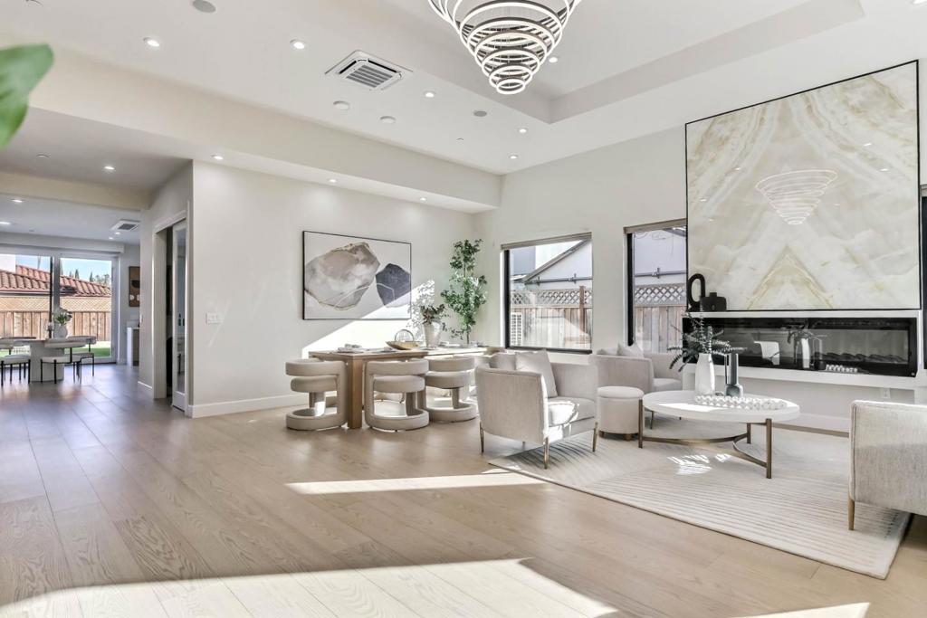 10080 S Tantau Avenue