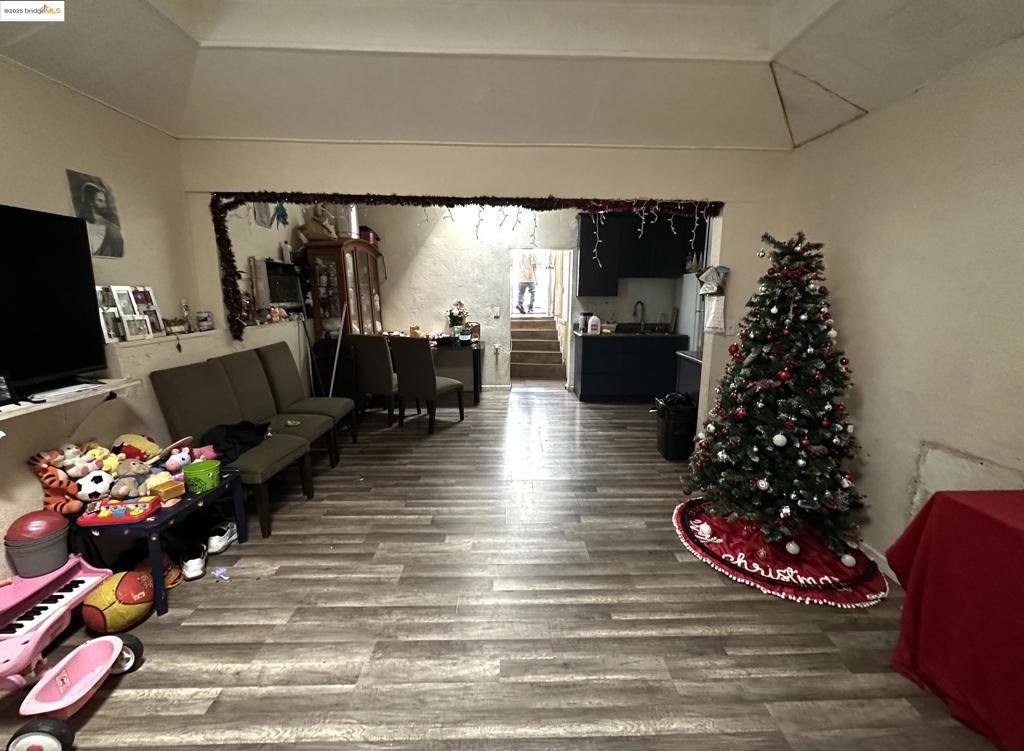 OAKLAND HILLS - Residential Income