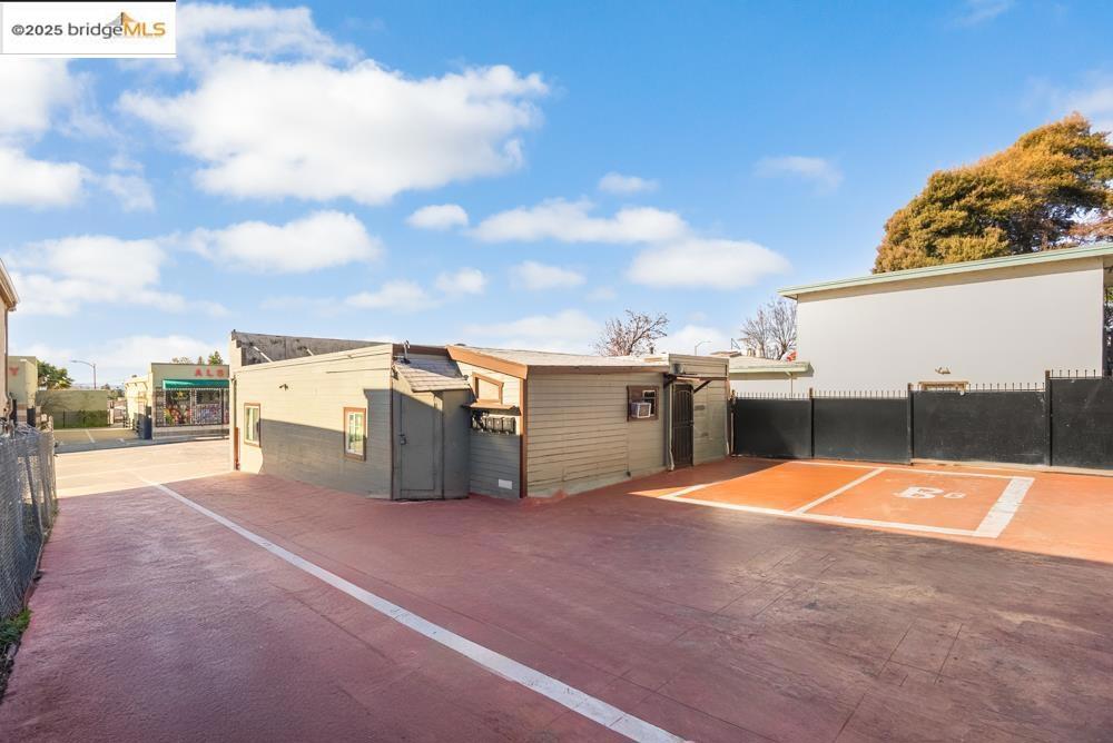 OAKLAND HILLS - Residential Income