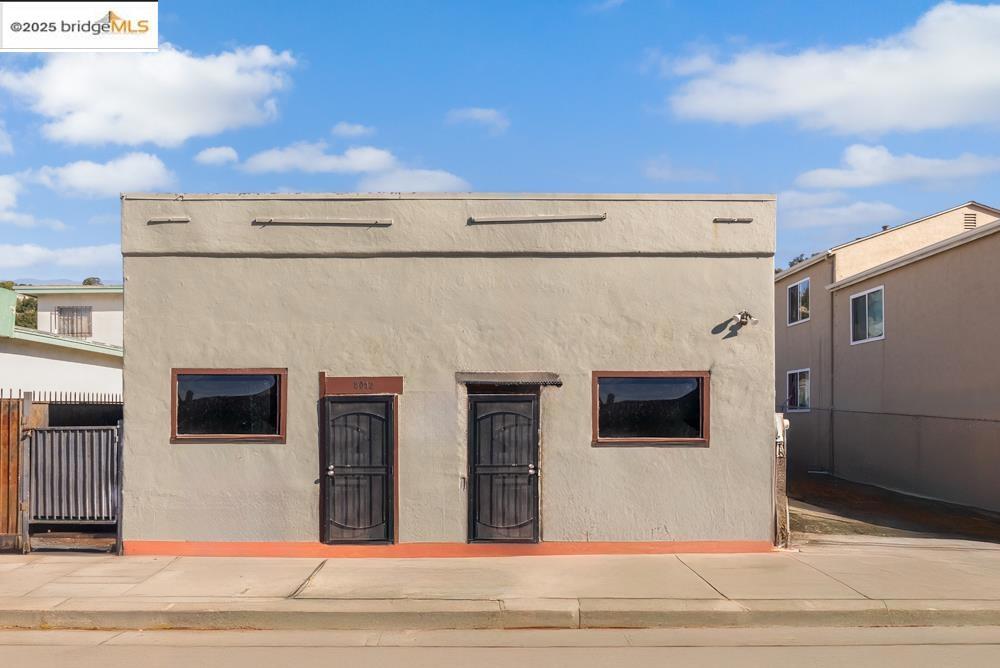 OAKLAND HILLS - Residential Income