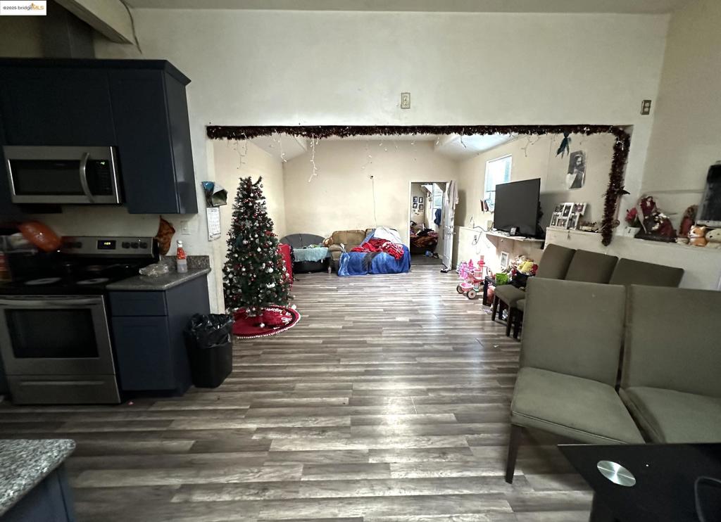 OAKLAND HILLS - Residential Income