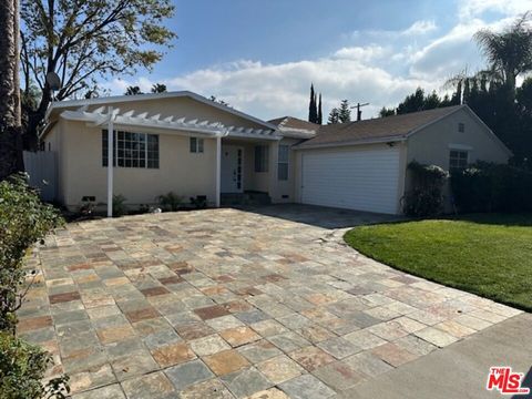 Photo of 5368 Crebs Avenue, Tarzana, CA 91356 (MLS # 26642747)