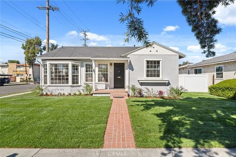 Photo of 4703 N Bellflower Boulevard, Long Beach, CA 90808 (MLS # PW26058988)
