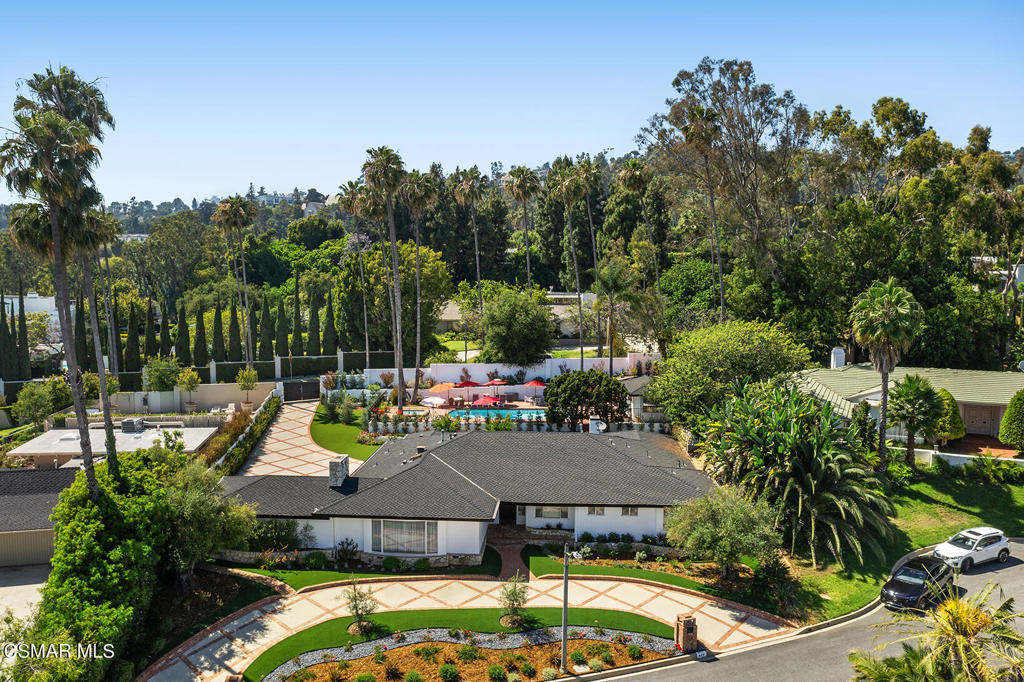 HUGE Beverly Hills investment or end user opportunity. 3,500 square foot single story, four bedroom five bathroom residence offers a unique blend of classic elegance and endless potential. Just North of sunset sits this 1/2 acre block to block private cul-de-sac location. Meticulously landscaped grounds feature pool, spa and additional pool house with bath and kitchen. Opportunity awaits for your renovations, or the creation of a new build on this ample half acre compound.