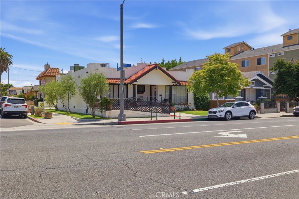 2030 E 7th Street
