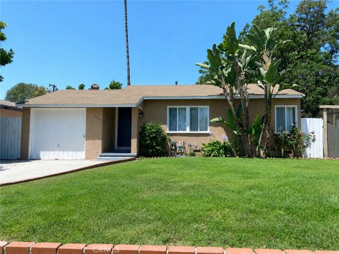 Photo of 7339 White Oak Ave, Reseda, CA 91335 (MLS # SR26084172)