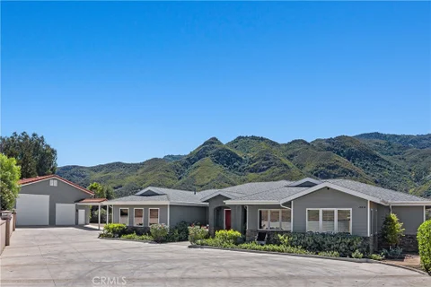 MLS: SR26208233