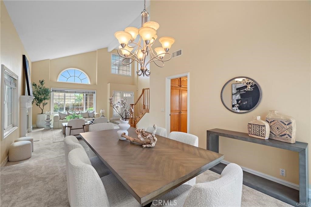 2811 N Roxbury