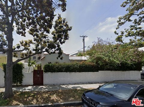 Photo of 8950 Dayton Way, Beverly Hills, CA 90211 (MLS # 25589747)