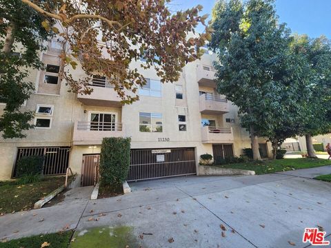 Photo of 11230 Peach Grove Street #106, North Hollywood, CA 91601 (MLS # 25617175)
