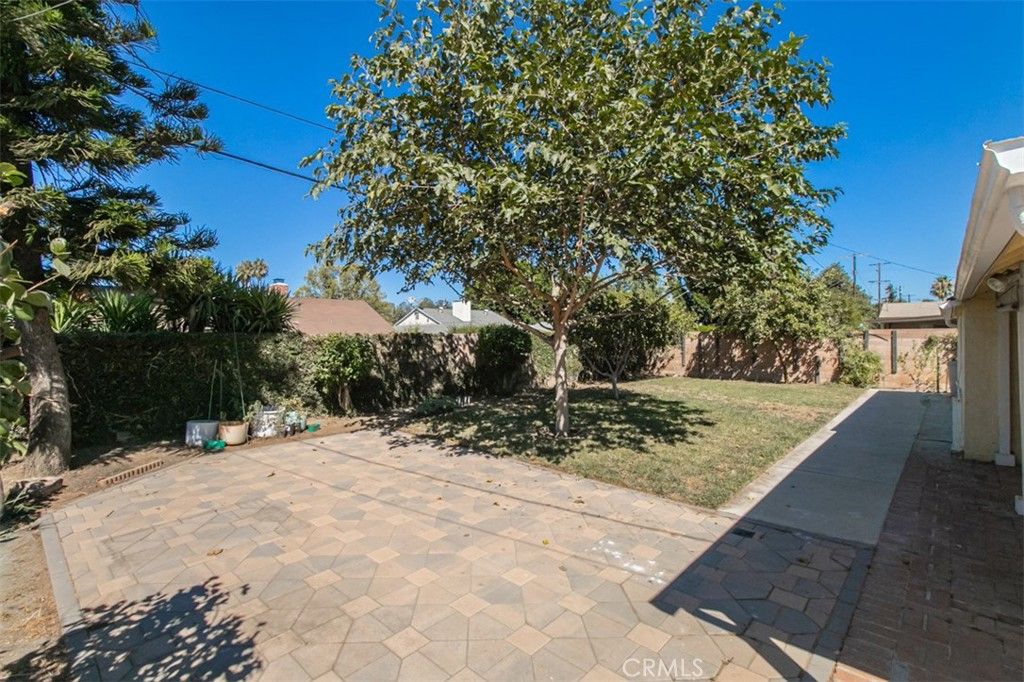 Photo of 7931 Lasaine Avenue, Northridge, CA 91325 (MLS # SR25197043)