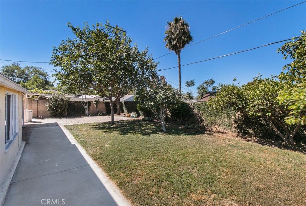 Photo of 7931 Lasaine Avenue, Northridge, CA 91325 (MLS # SR25197043)