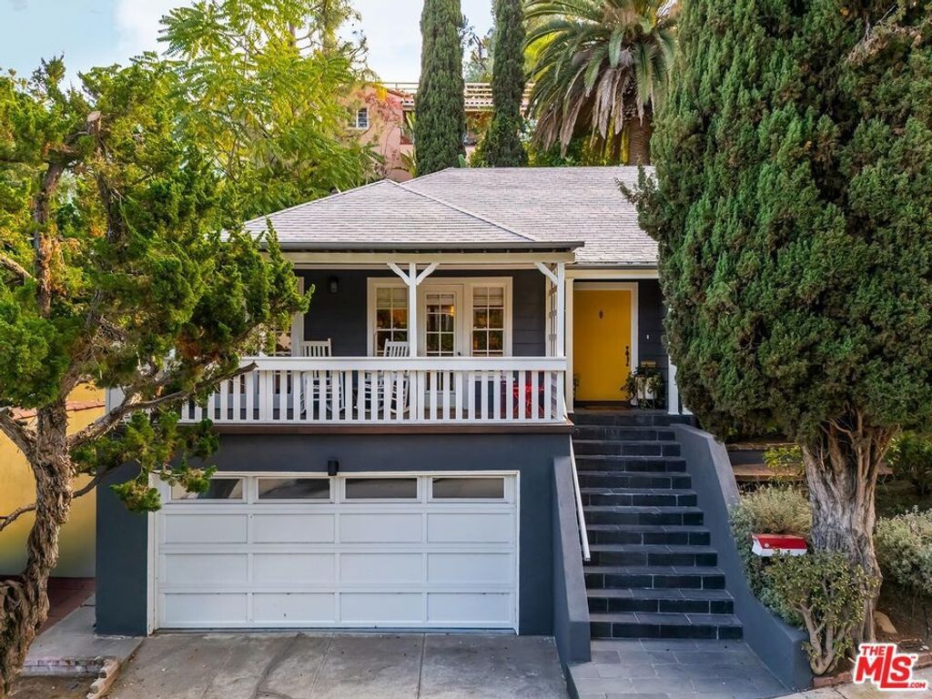 Photo of 5912 Canyon Cv, Los Angeles, CA 90068 (MLS # 26633095)