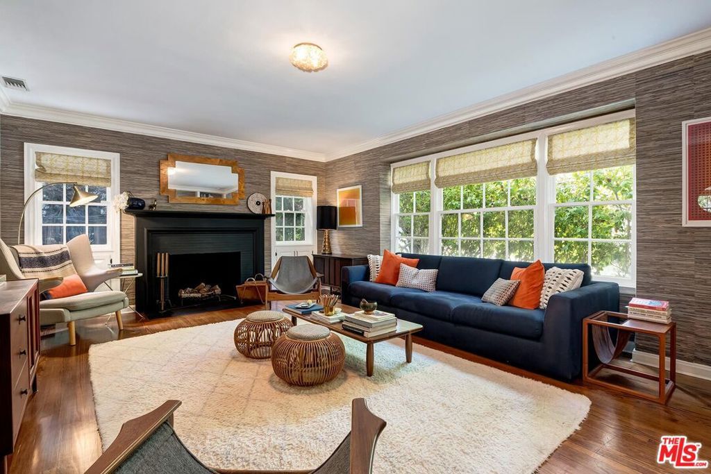 Photo of 5912 Canyon Cv, Los Angeles, CA 90068 (MLS # 26633095)