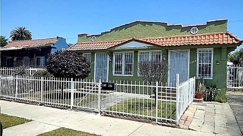 Photo of 1307 W 56th ST, Los Angeles, CA 90037 (MLS # SR26231330)