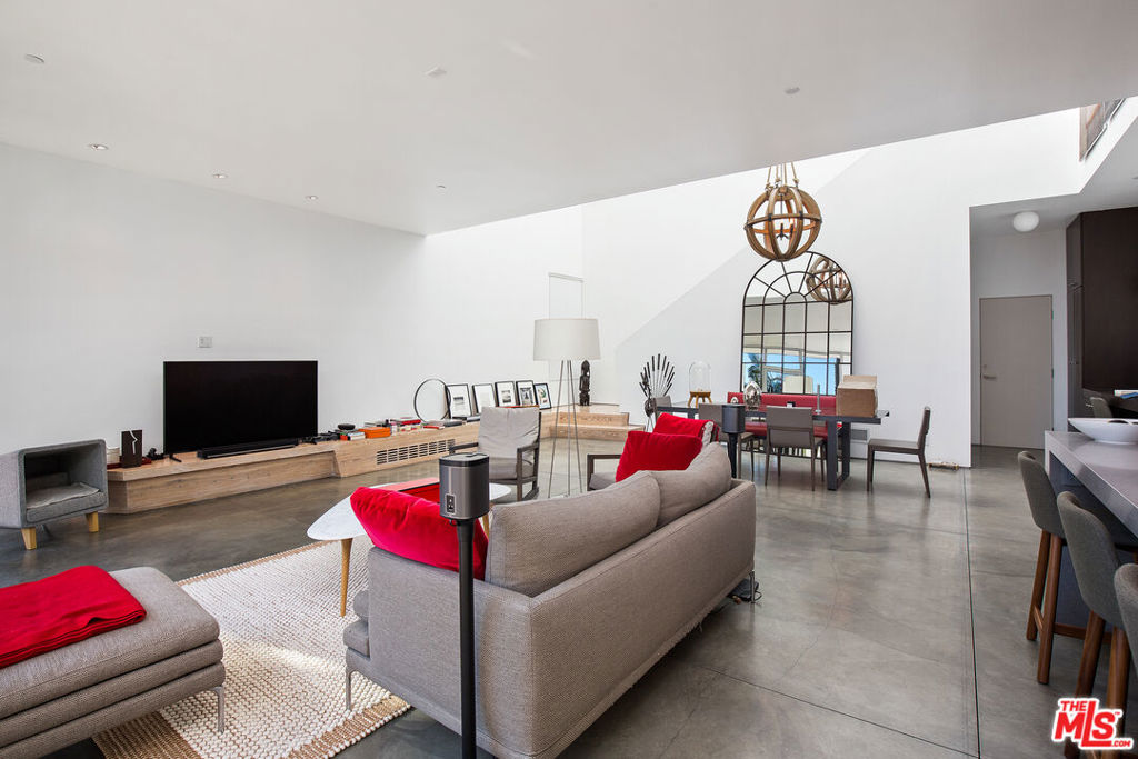 547 Vernon Avenue