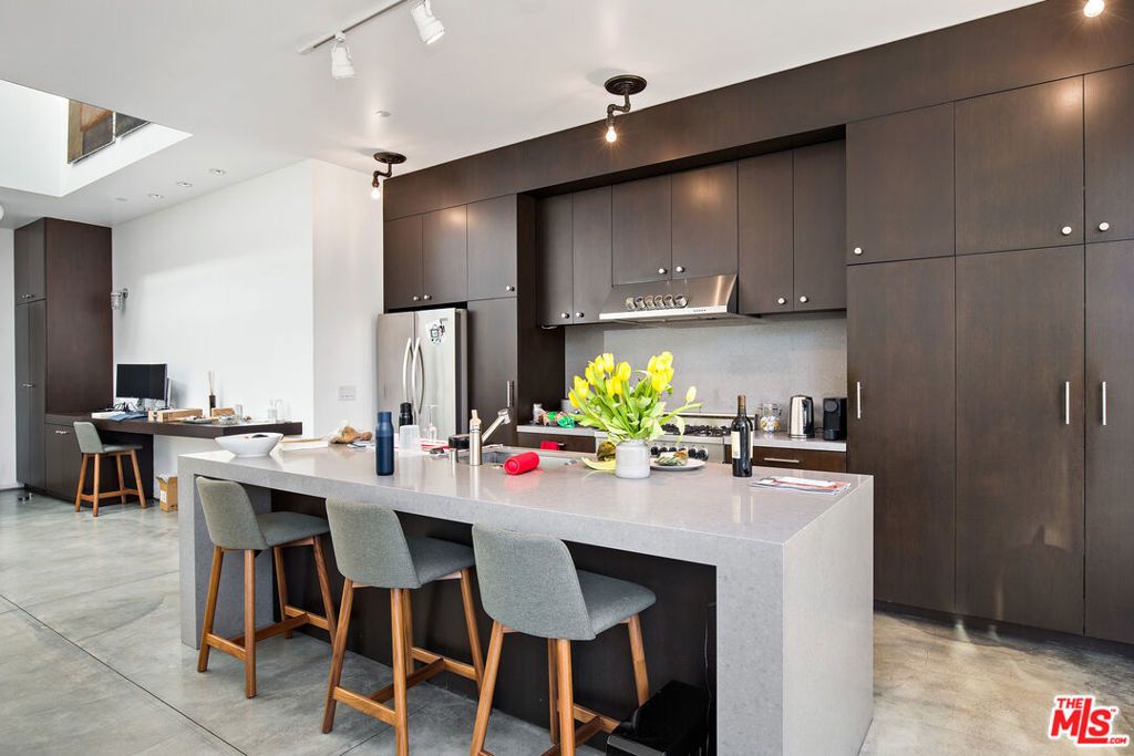 Photo of 547 Vernon Avenue, Venice, CA 90291 (MLS # 25583709)