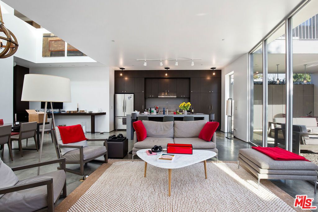Photo of 547 Vernon Avenue, Venice, CA 90291 (MLS # 25583709)
