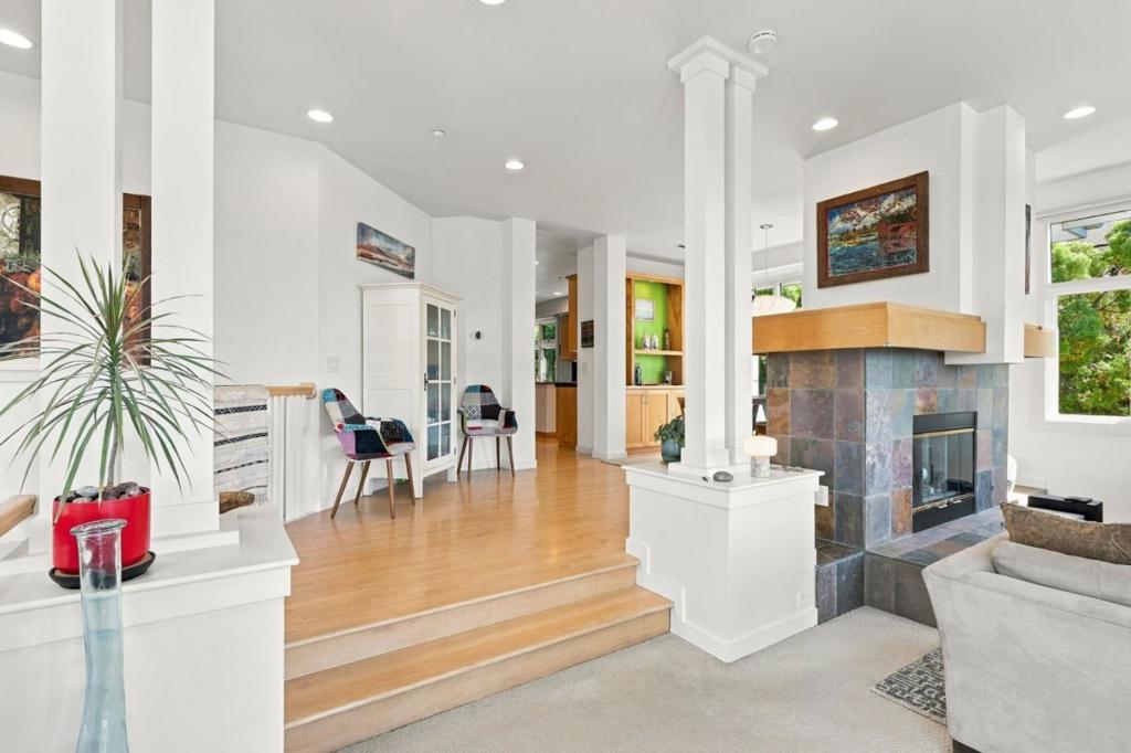 2102 Harborview Court