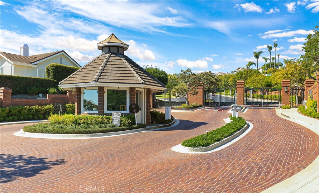 2245 Avenida Oliva