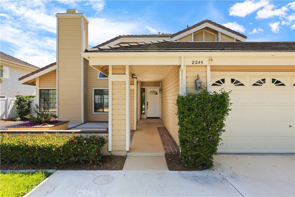 2245 Avenida Oliva