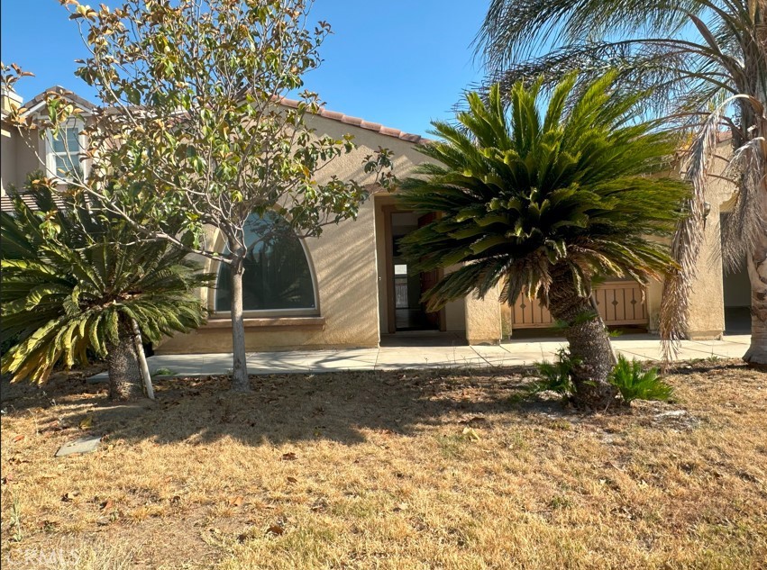 Gorgeous home, 5 bedrooms, 3 bathrooms, and 3-car attached garage. One-floor house.