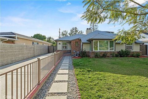 Photo of 6531 Ranchito Ave Ave, Van Nuys, CA 91401 (MLS # SR25279541)