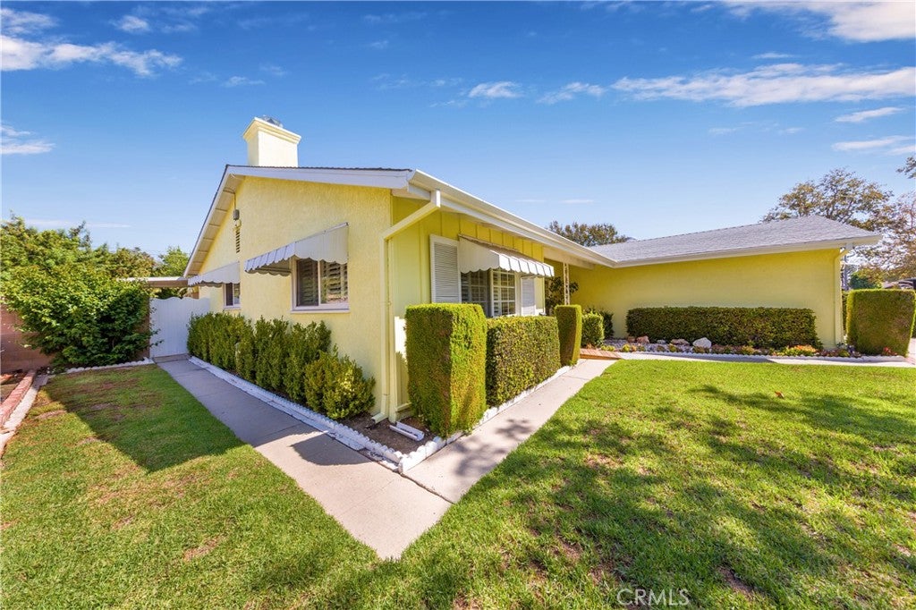 23321 Bassett Street, West Hills CA 91307
