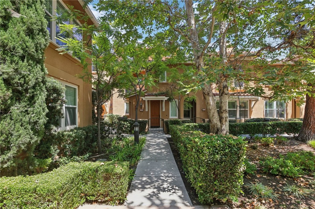 453 N Altadena Drive 5