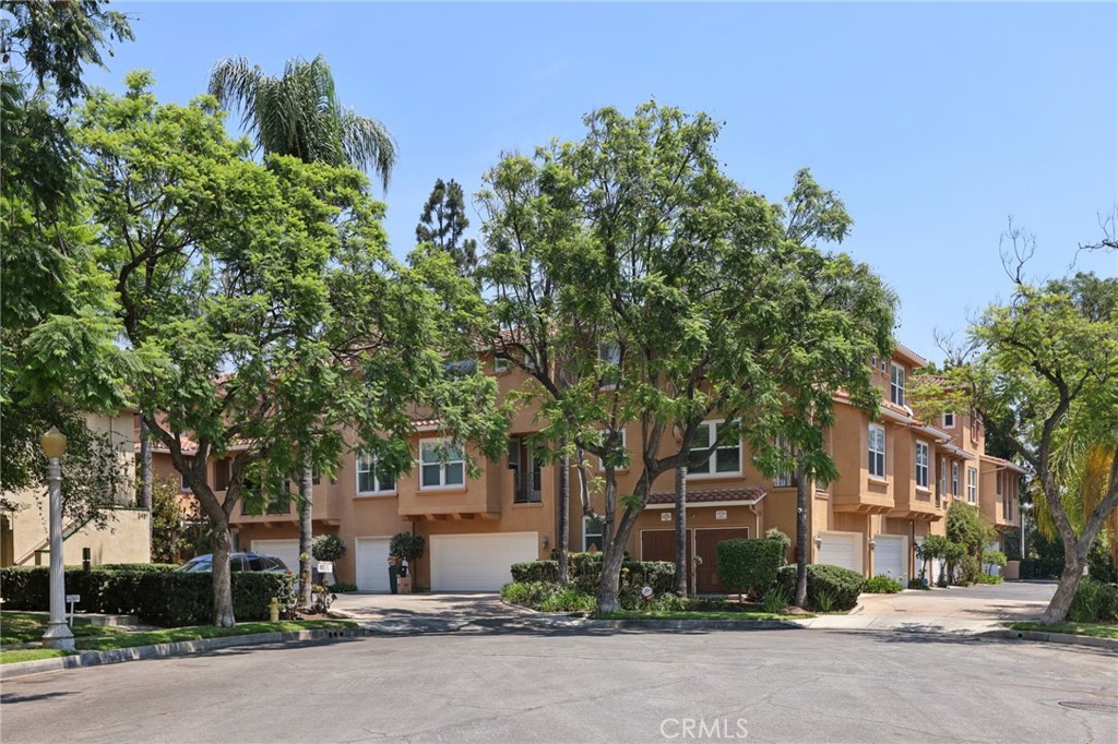 453 N Altadena Drive 5