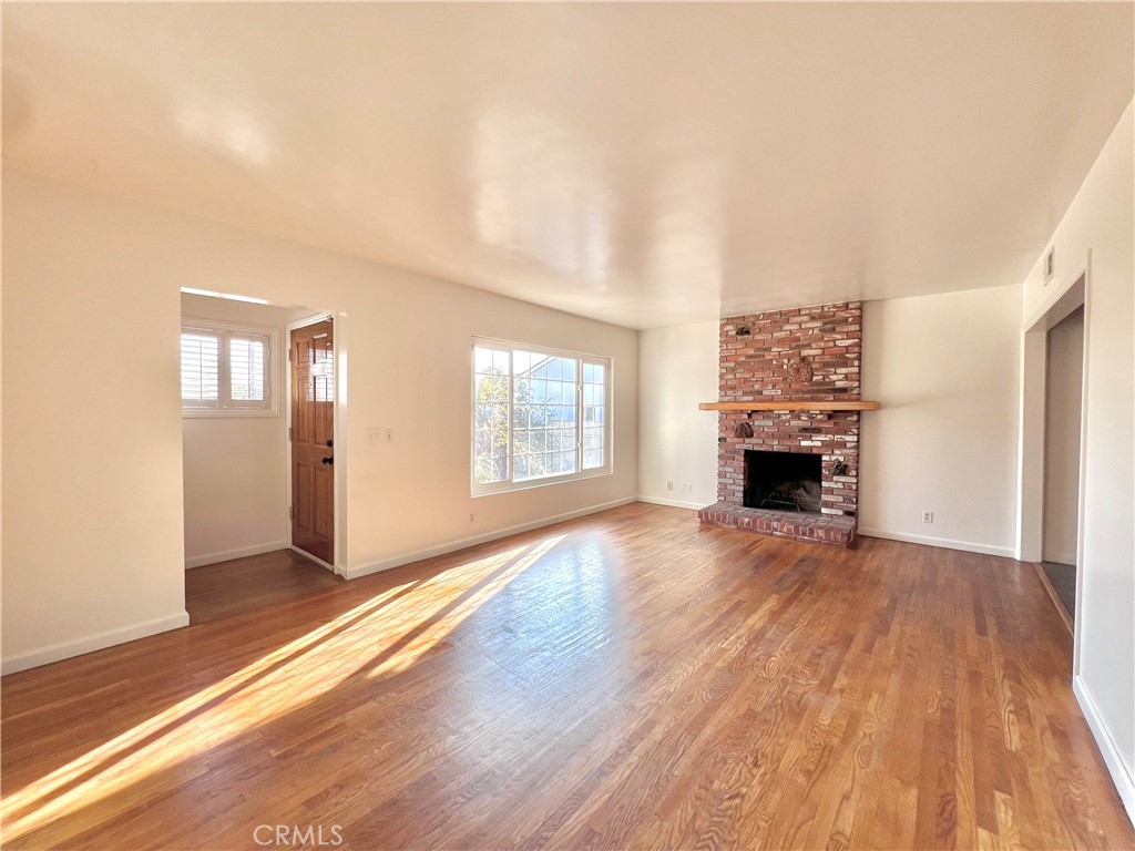 943 E Foothill Boulevard