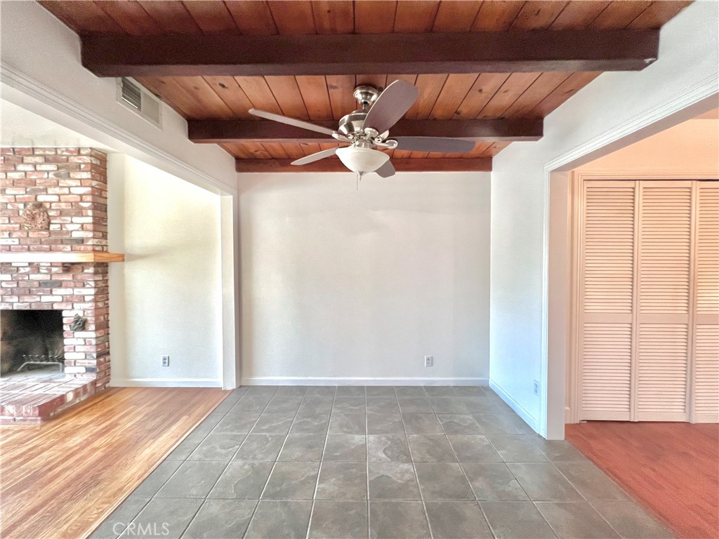 943 E Foothill Boulevard