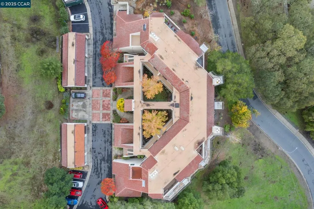 Walnut Creek, California 94595, United States, 2 Bedrooms Bedrooms, ,2 BathroomsBathrooms,Residential,Active,247387